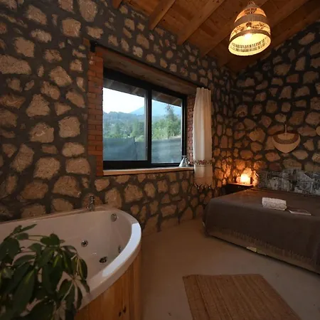 Havuzlu Jakuzili Luex Tas Village ヴィラ