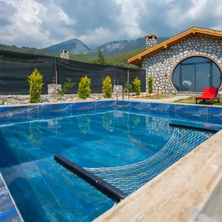 Havuzlu Jakuzili Luex Tas Village ケメル