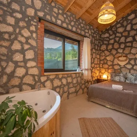 Villa Havuzlu Jakuzili Luex Tas Village Kemer (Menekse Mahallesi)