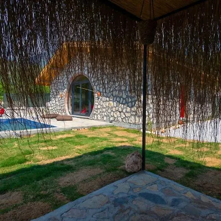 Havuzlu Jakuzili Luex Tas Village Villa Kemer (Menekse Mahallesi)