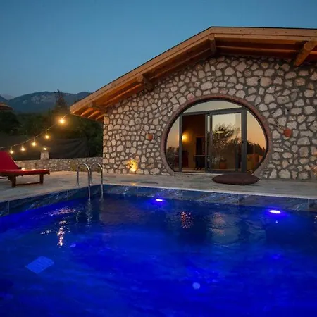 Villa Havuzlu Jakuzili Luex Tas Village *