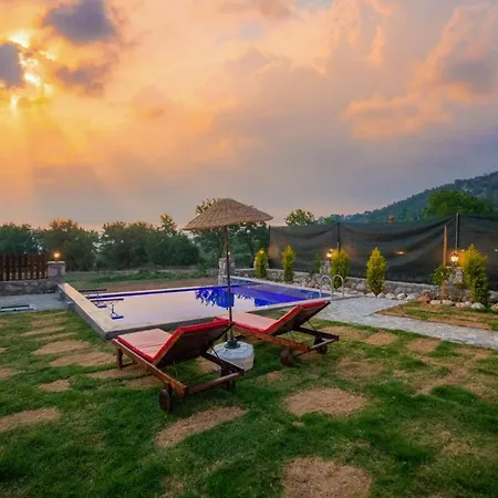 Havuzlu Jakuzili Luex Tas Village Villa Kemer (Menekse Mahallesi)