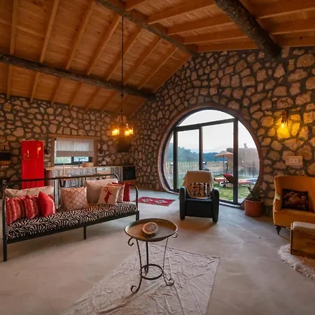 Havuzlu Jakuzili Luex Tas Village Villa